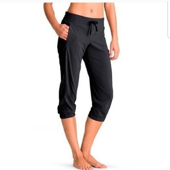 Athleta Pants - Athleta La Viva Crop Black Cropped Joggers Pants